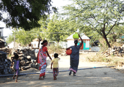 Synthesising qualitative data across climate hotspots: experiments with comparative analysis