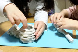 Shapeable molecular chains that resemble modeling clay rope