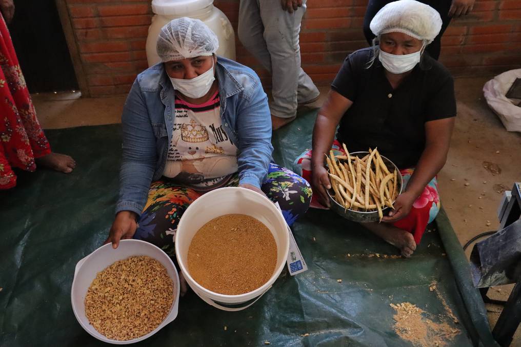 La Nación / Mujeres del Chaco ofrecen derivados de algarrobo