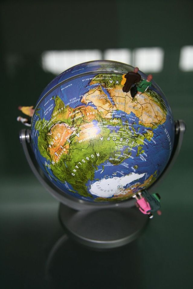 travel-around-the-world-1425331-639x958