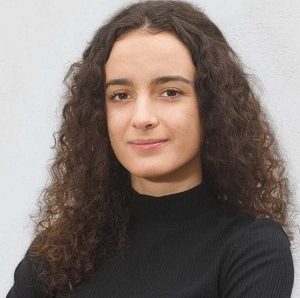 Portrait photo of Clara Rey Valenzuela.