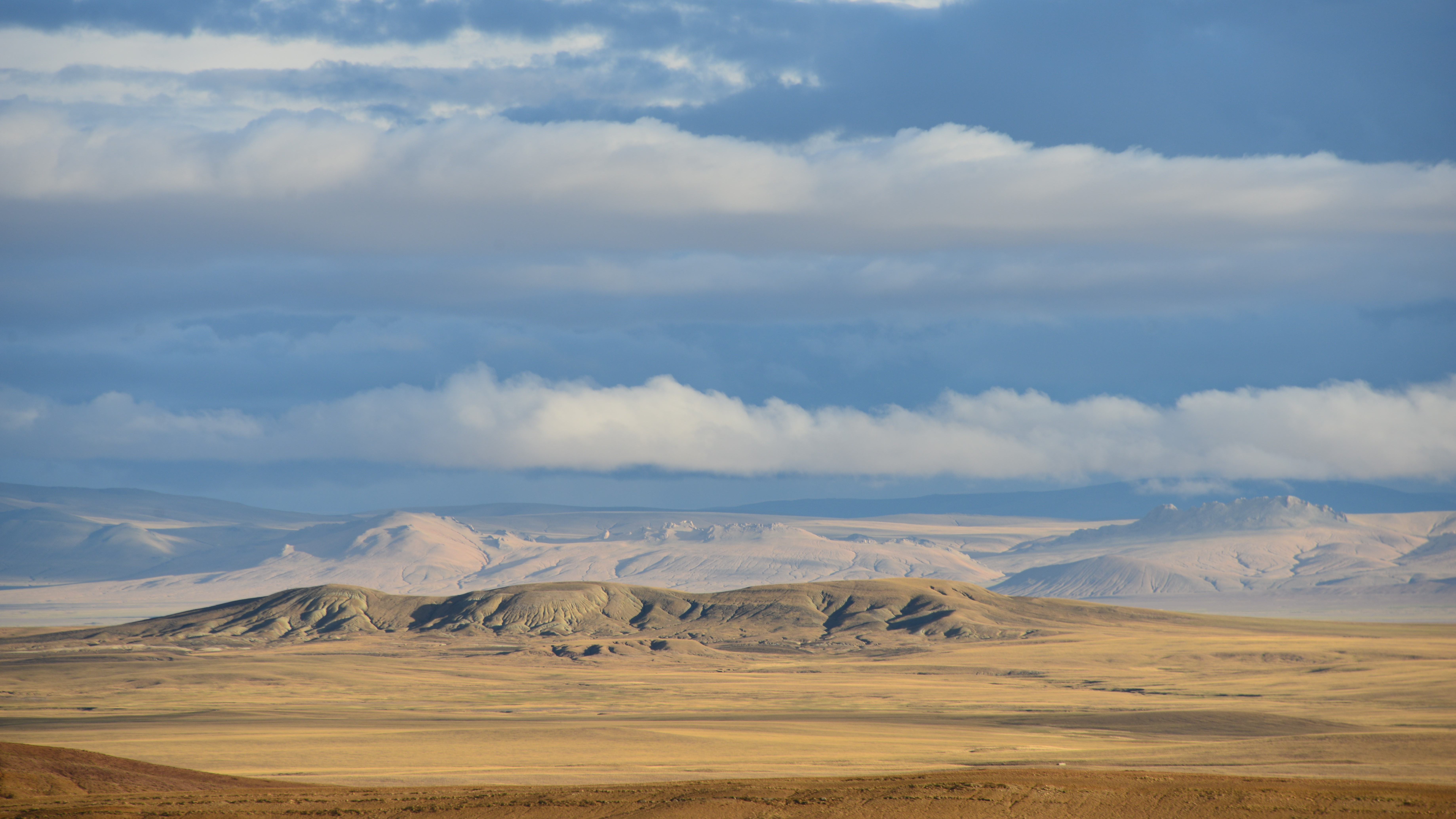 Landscape of the Lunpola Basin, central Tibetan Plateau, China. (Photo by Tao Su)