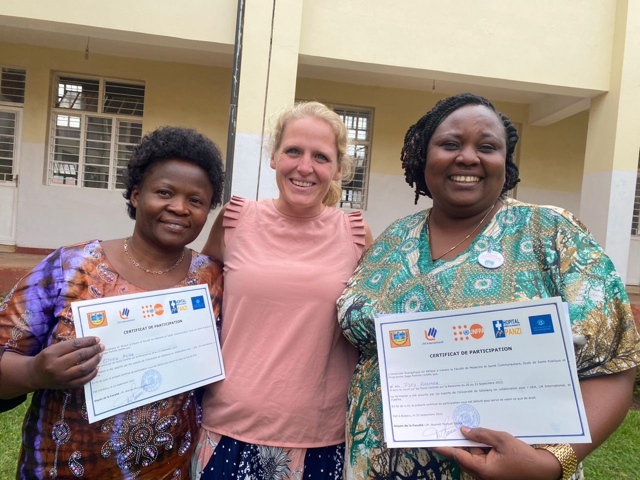 Frida Temple with two of the participants in the person-centered care course mutual meetings.
