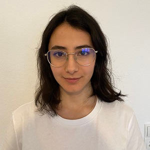 Portrait photo of Sara León Álvarez.