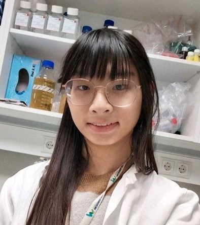 Portrait of Julia Soh in the lab.