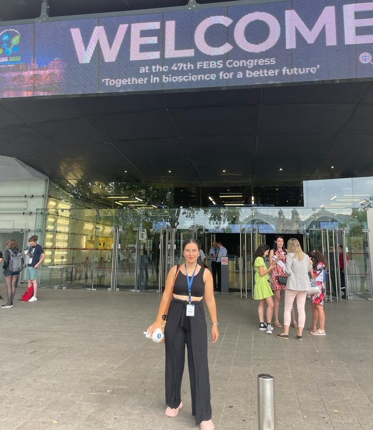 Photo of Havva Özgen Eyüpoğlu at the entrance of the 47th FEBS Congress, in Tours, France.