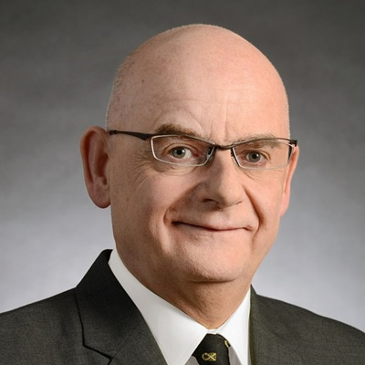 Portrait photograph of Professor Barry Halliwell.