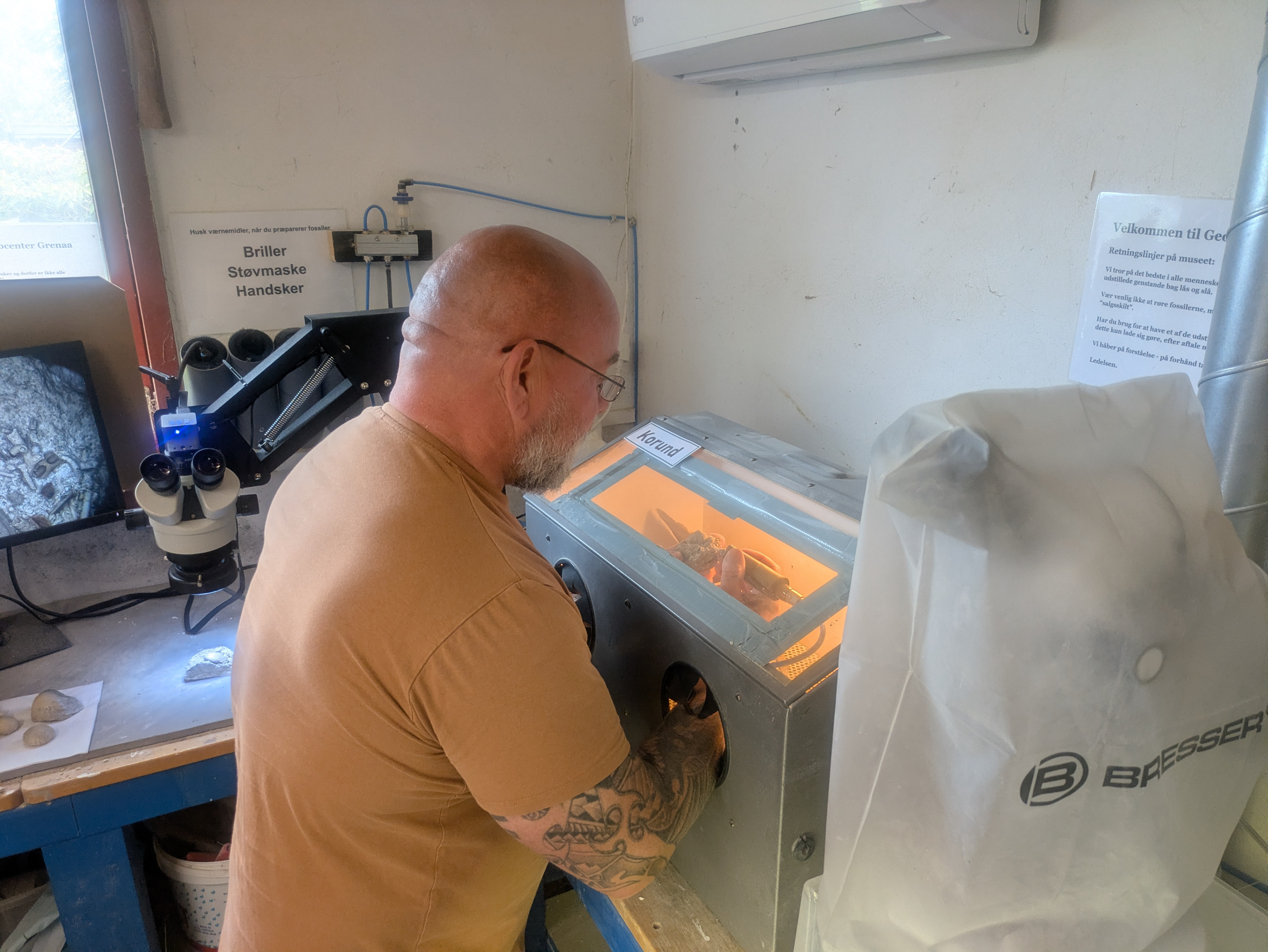 Michael at work in his workshop (photo by myself 09/06/2026)