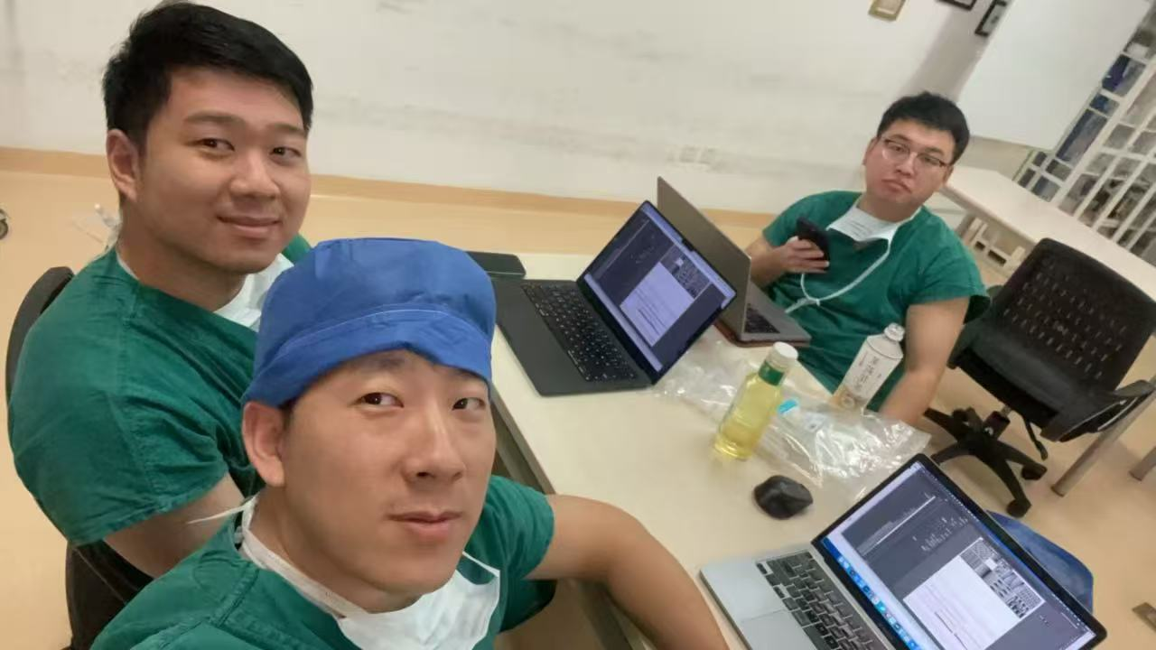 Figure 2. Our team often discusses issues, writes, and creates figures in the classroom of the operating room after daily surgeries