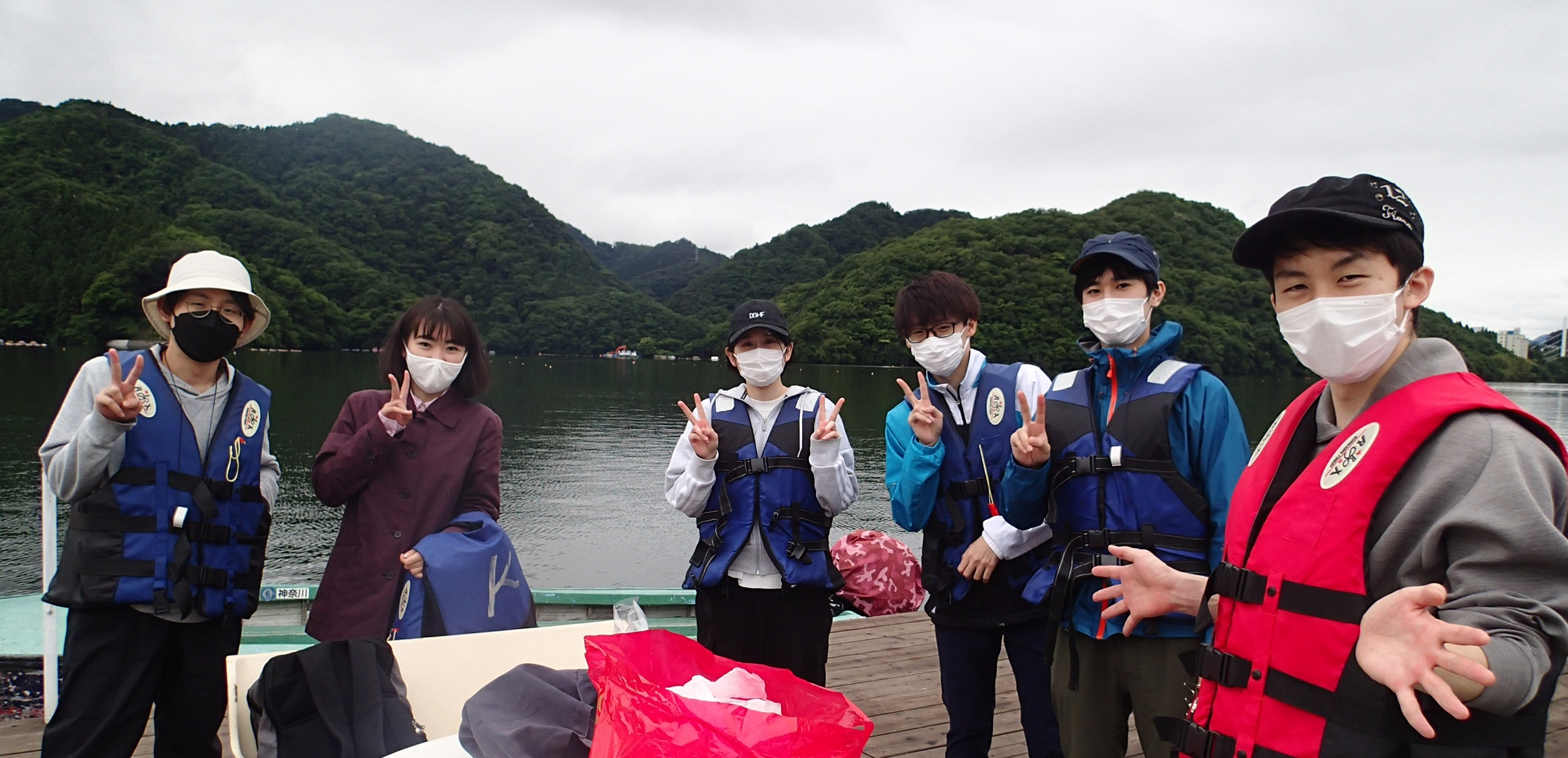 Fig. 3. Young people in the field collection of Lake Sagami, 6 June 2022.