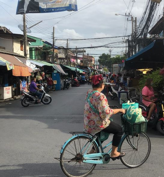 Slum community next to Duang Prateep Foundation 