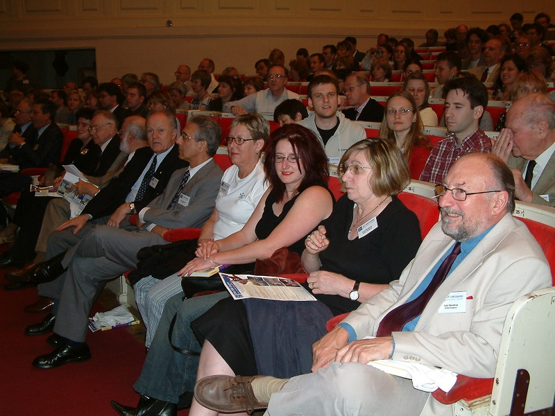 Photo showing congress attendees sitting in the event hall.