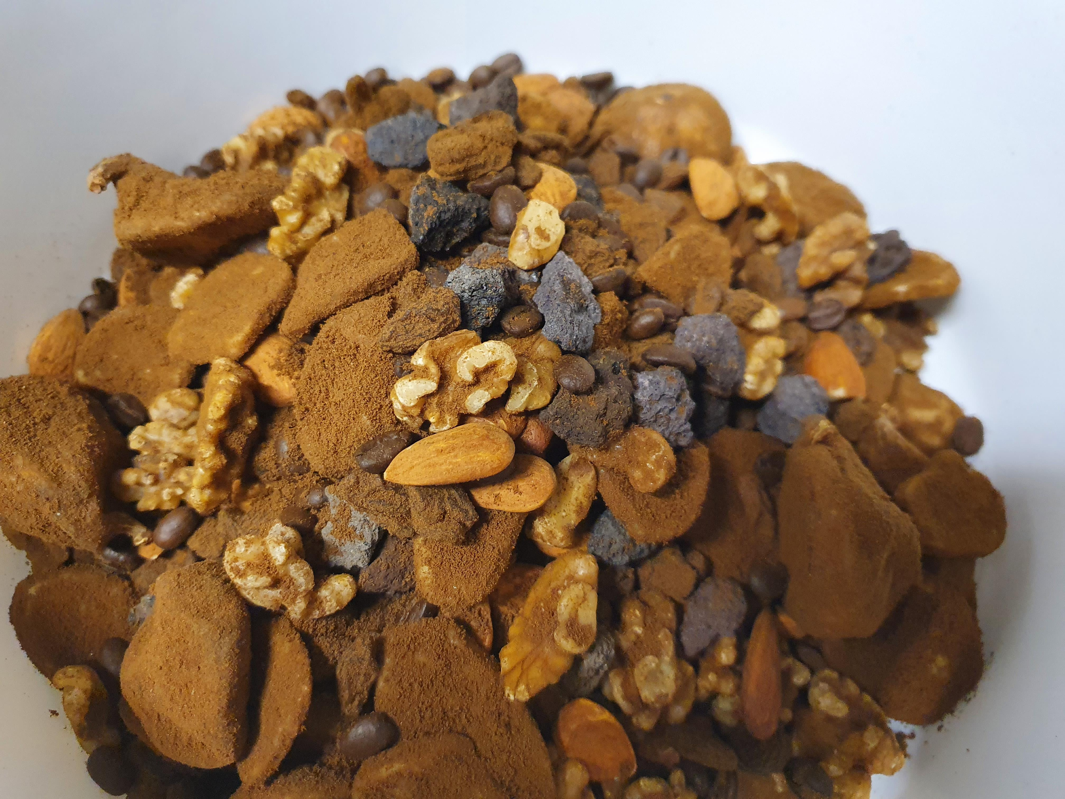  Fig. 2: The final sample mix consisting of almonds, dried banana chips, coffee beans, dried figs, lava stones, raisins, and walnuts immersed in cereal-based coffee powder as a filler material.
