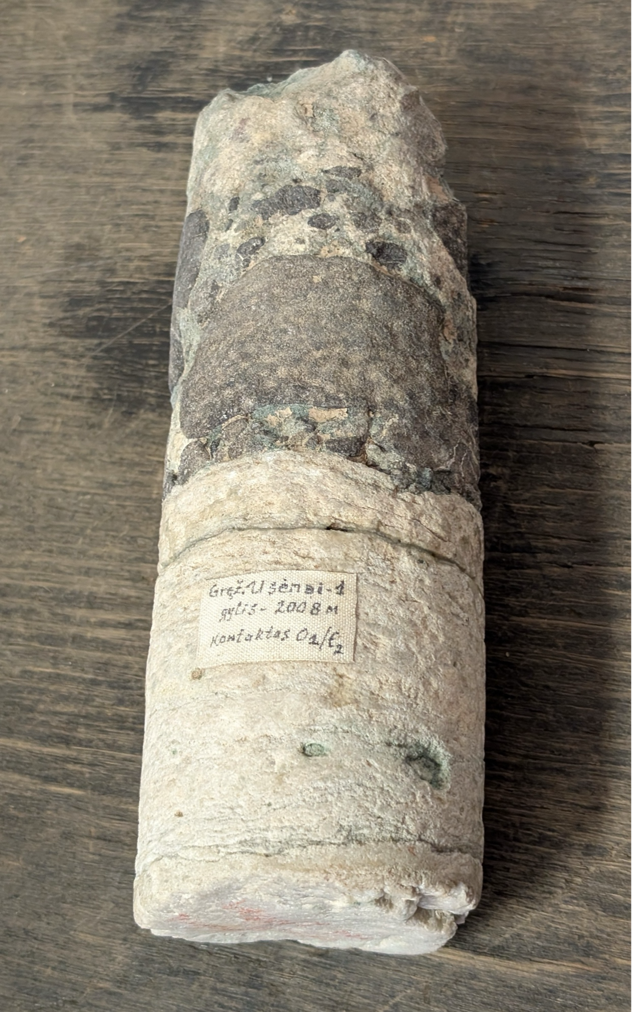 Figure 1: An example of the stratigraphical unconformity in a geological section (Usėnai core, western Lithuania; depth 2008 m from the surface, image thanks to Andrej Spriridonov). Middle Cambrian sandstones overlain by the lower Ordovician conglomerates. Between these lithologies there is erosional surfaces and the time gap of approximately 20 Myrs.