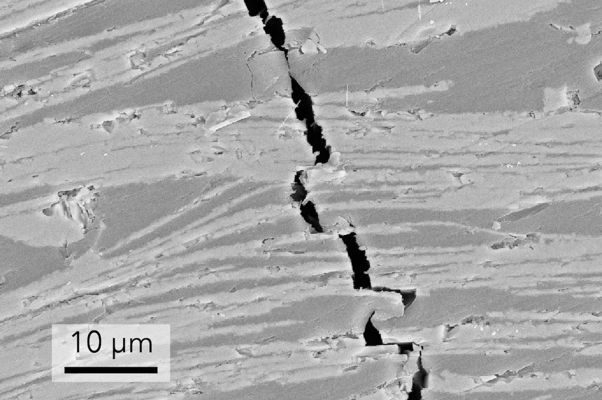 Transparent and tough bulk composites inspired by nacre
