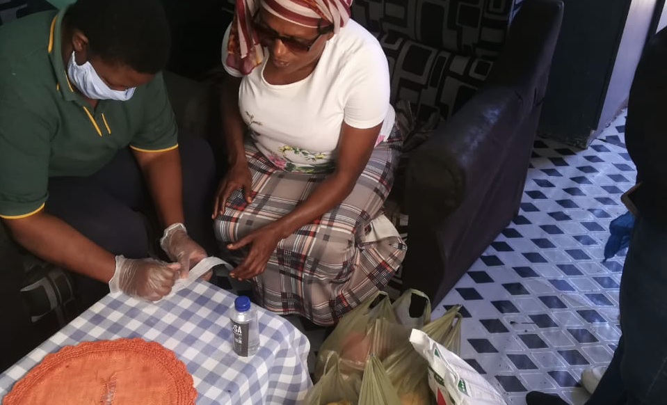 Lord Laidlaw Gives Four Thousand Food Packages to Masiphumelele Township