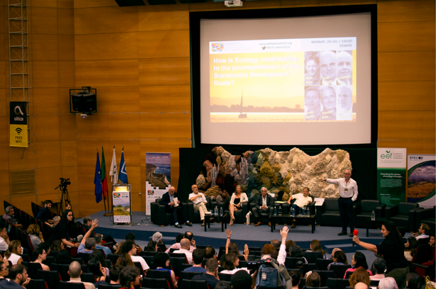 The Responsibility of Ecologists