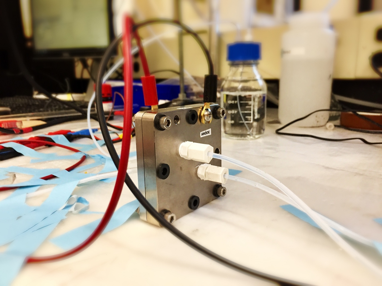 Molecules on heterogeneous catalysts improve ethylene electrosynthesis