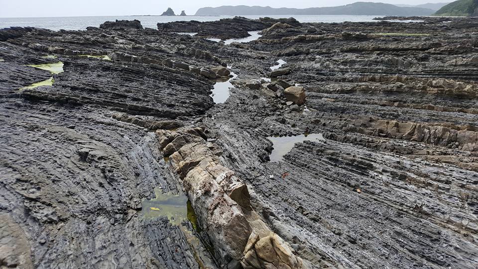 Multidisciplinary database of permeability of fault zones and surrounding protolith rocks at world-wide sites