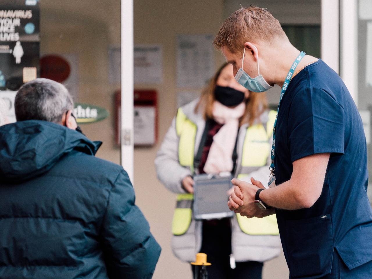 COVID vax pharmacies share patient feedback, booking and supply issues