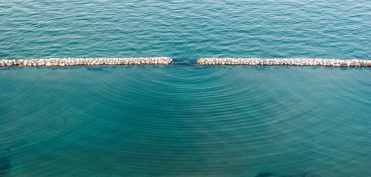 Shining light on photocatalytic water splitting over N-TiO2