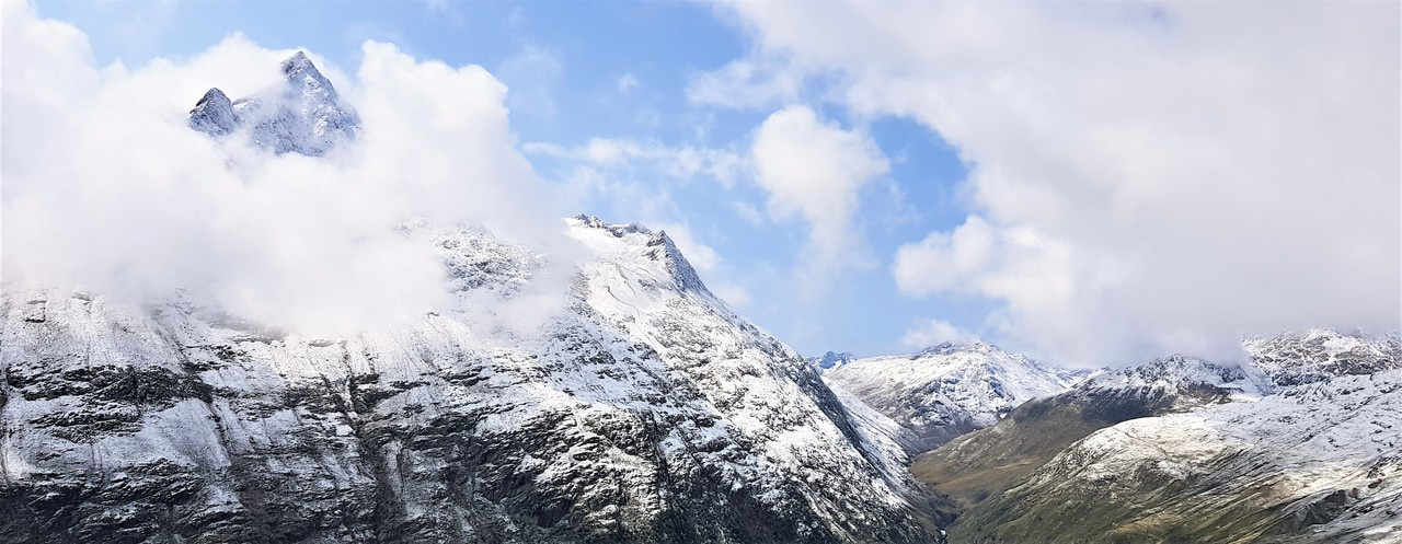 Climate change alters microbial seasonality in the mountains