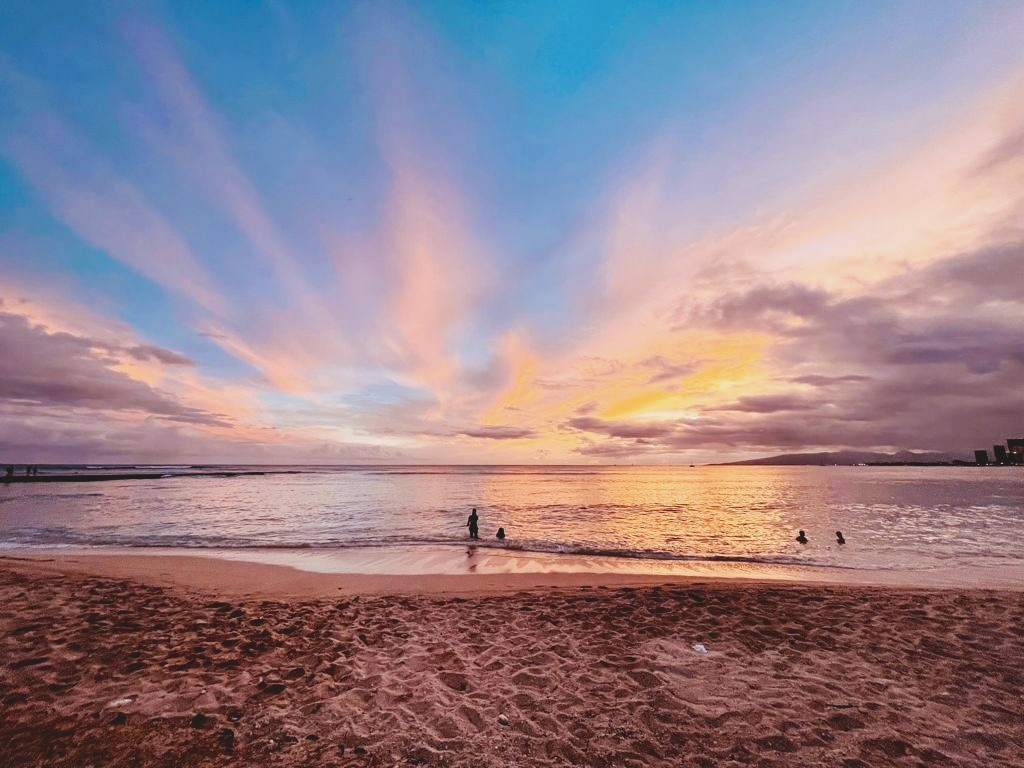 What determines when we store and retrieve memories under naturalistic conditions? And how does the brain do it?