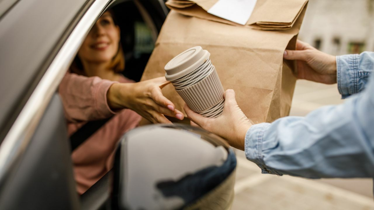 9 Ways Digital Signage Enhances Your Drive-Thru Experience