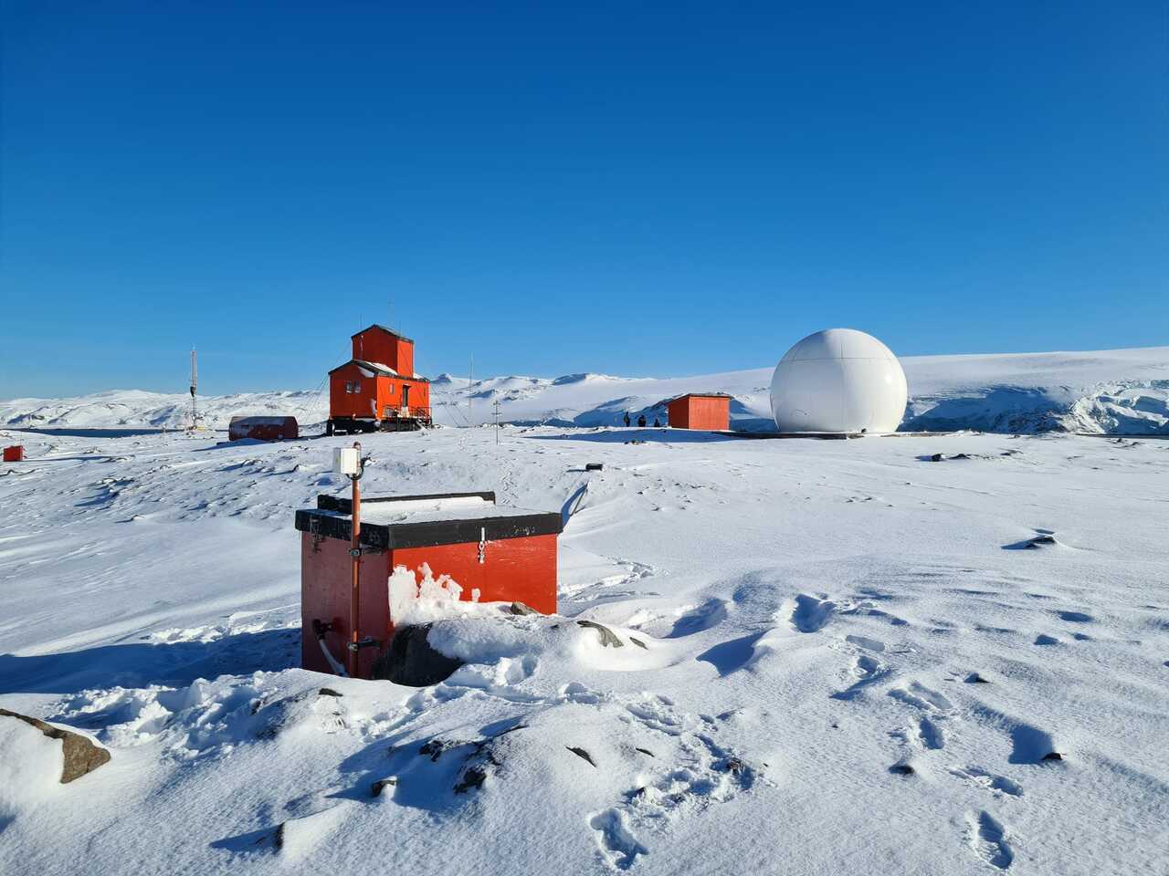 Seismic signals from the Antarctic seafloor