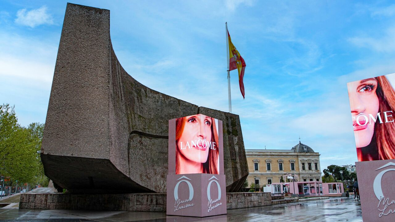 La Maison Lancôme brings beauty to the heart of Madrid with its innovative DOOH Campaign, a unique and sustainable experience