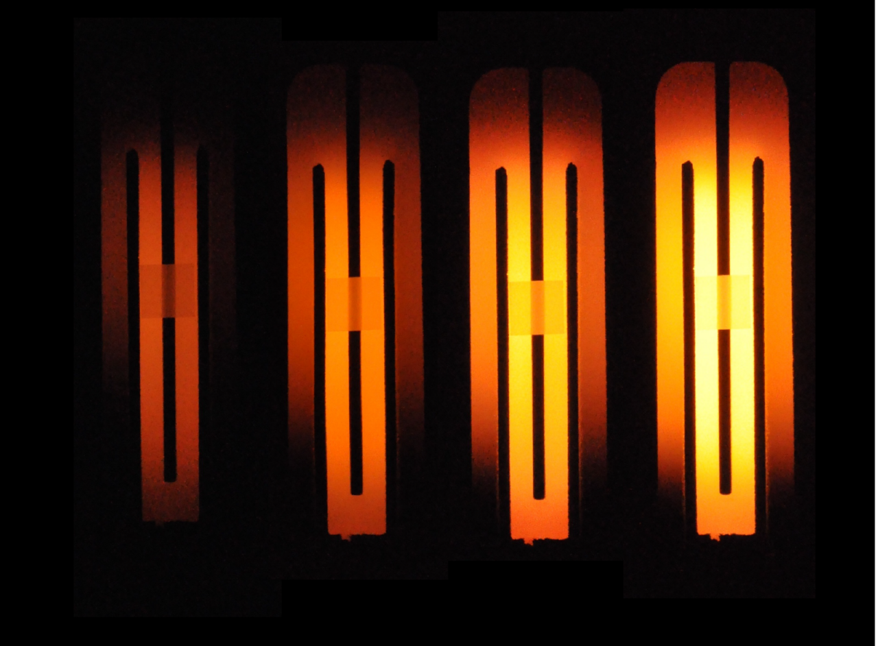 Structure-color to control heat flow at high temperatures