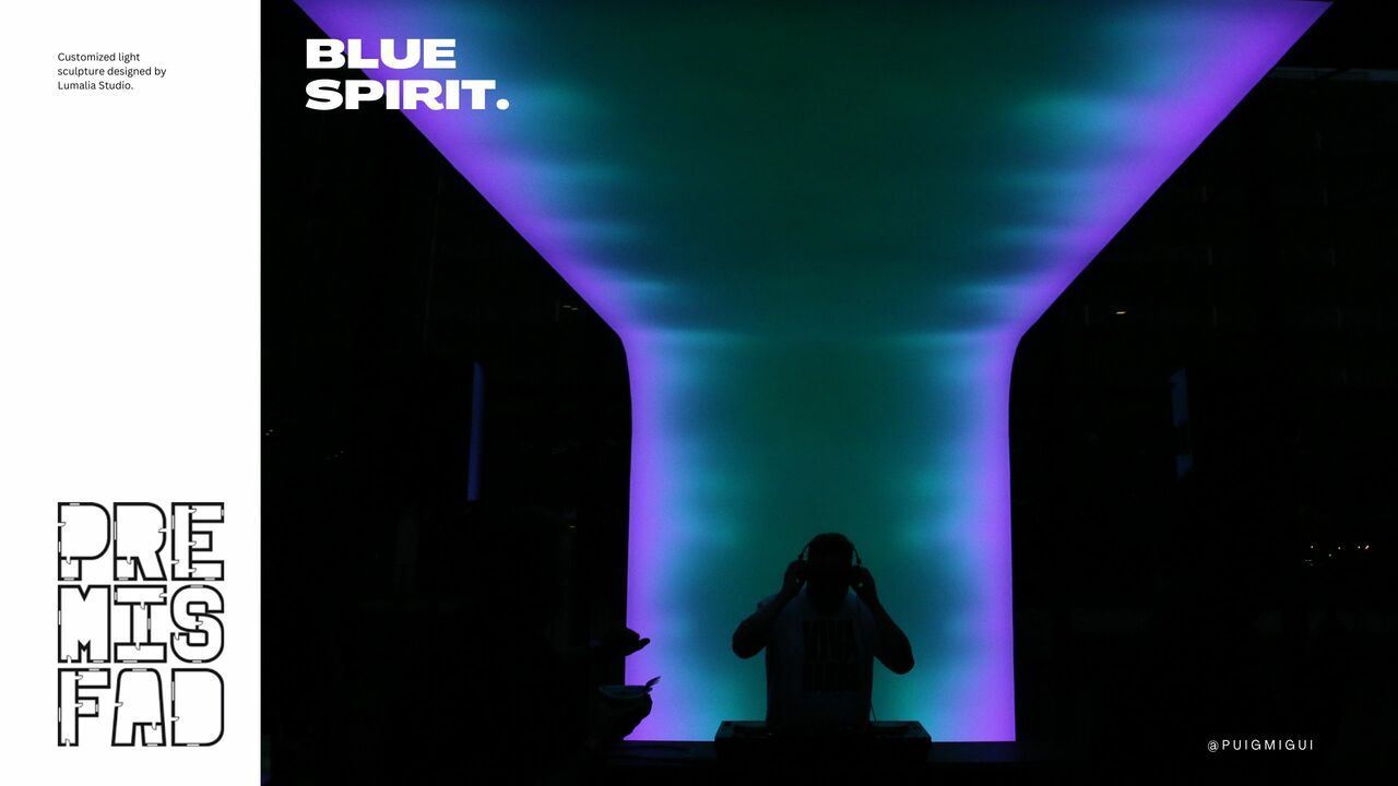 The futuristic booth designed by Lumalia Studio stood out at the 2024 FAD Awards ceremony