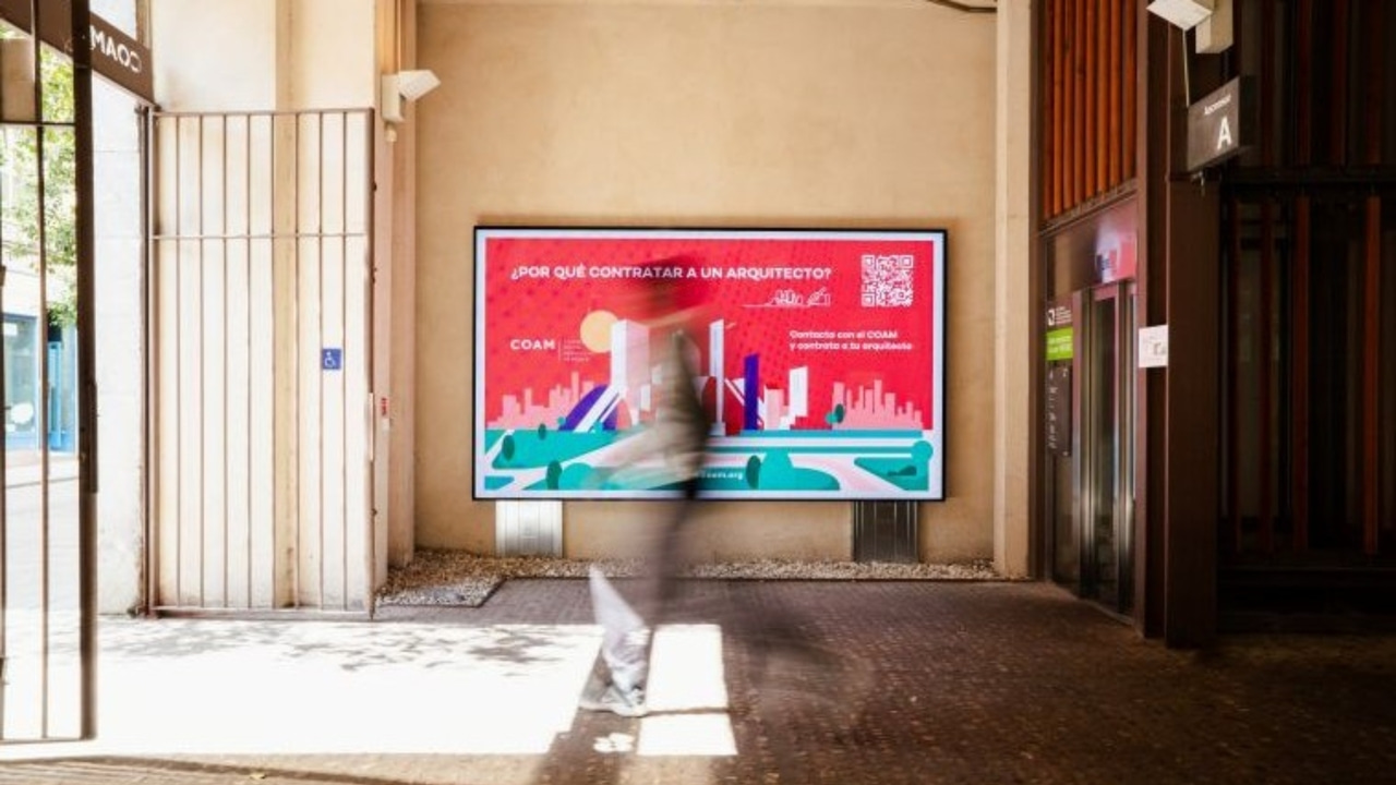 LEDDREAM GROUP convierte la entrada principal del COAM en un punto de comunicación visual para arquitectos y visitantes