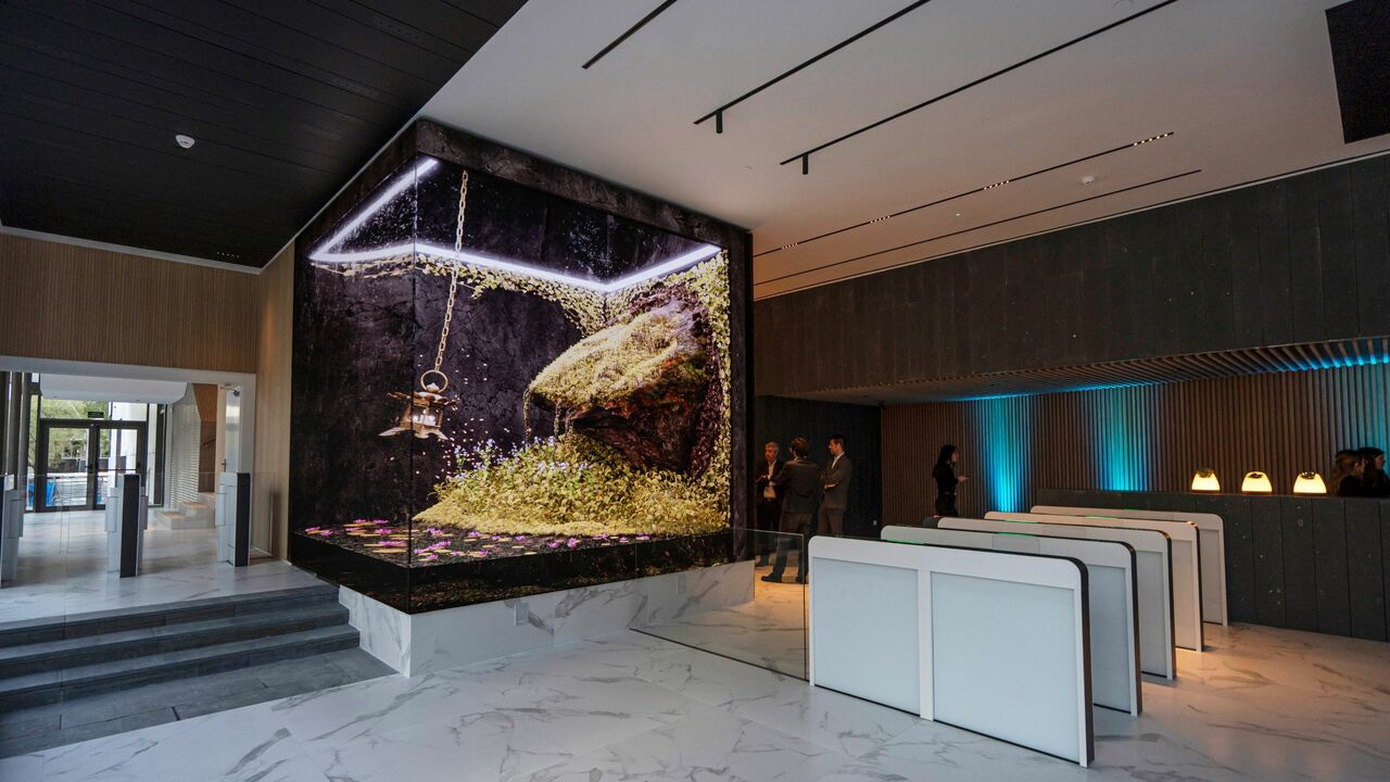 Channel4you creates an immersive space with 3D anamorphic content in the lobby of the new Aura office building
