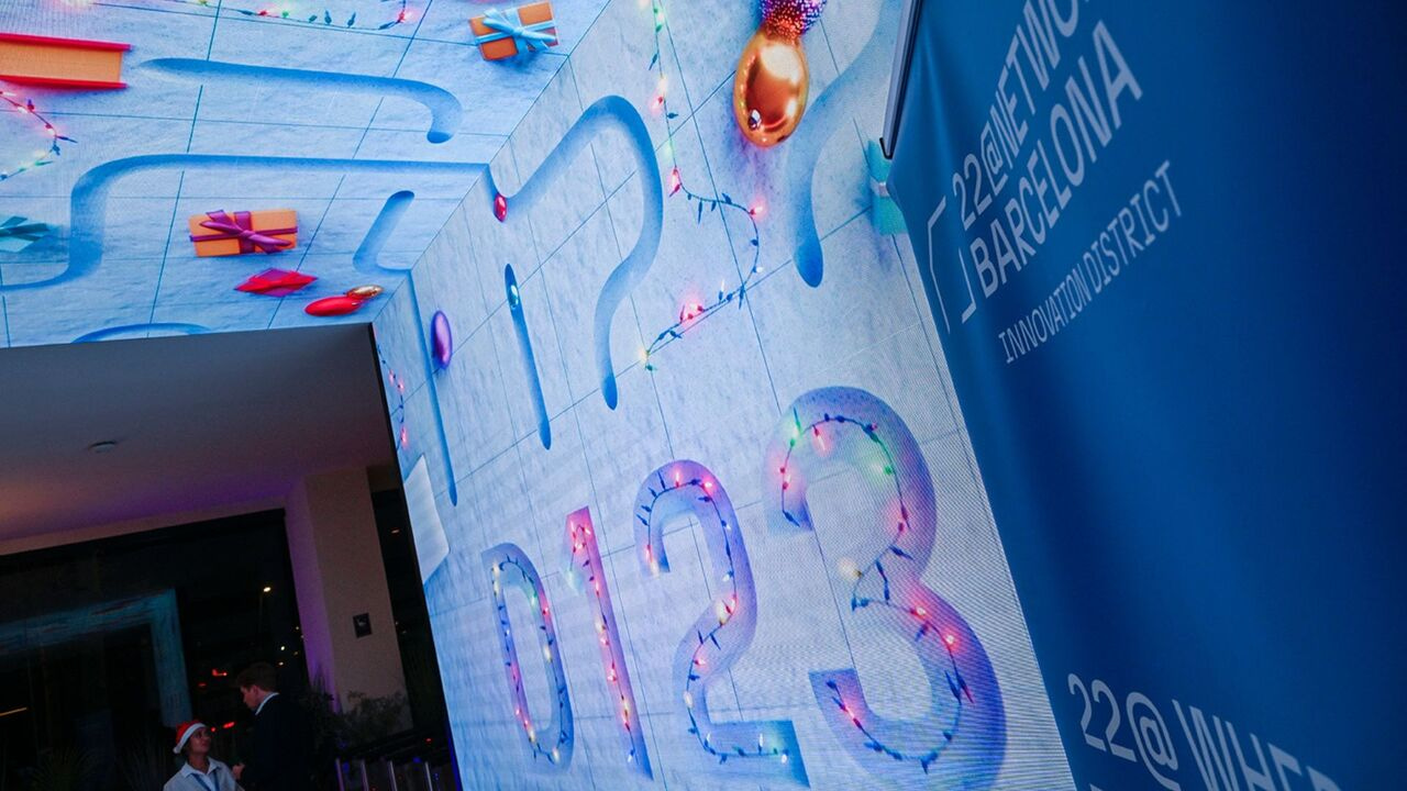 Diagonal 123 celebra la magia de la Navidad con un lienzo digital en 3D lleno de regalos que invita a compartir