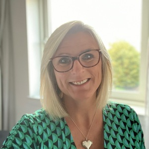 Go to the profile of Dr sarah Moseley