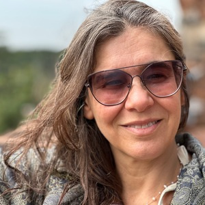 Go to the profile of Luciana Barcellos