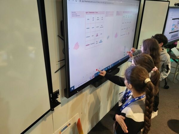 "Transformación Educativa: Oportunidades para la Industria Audiovisual con Tecnologías Interactivas"