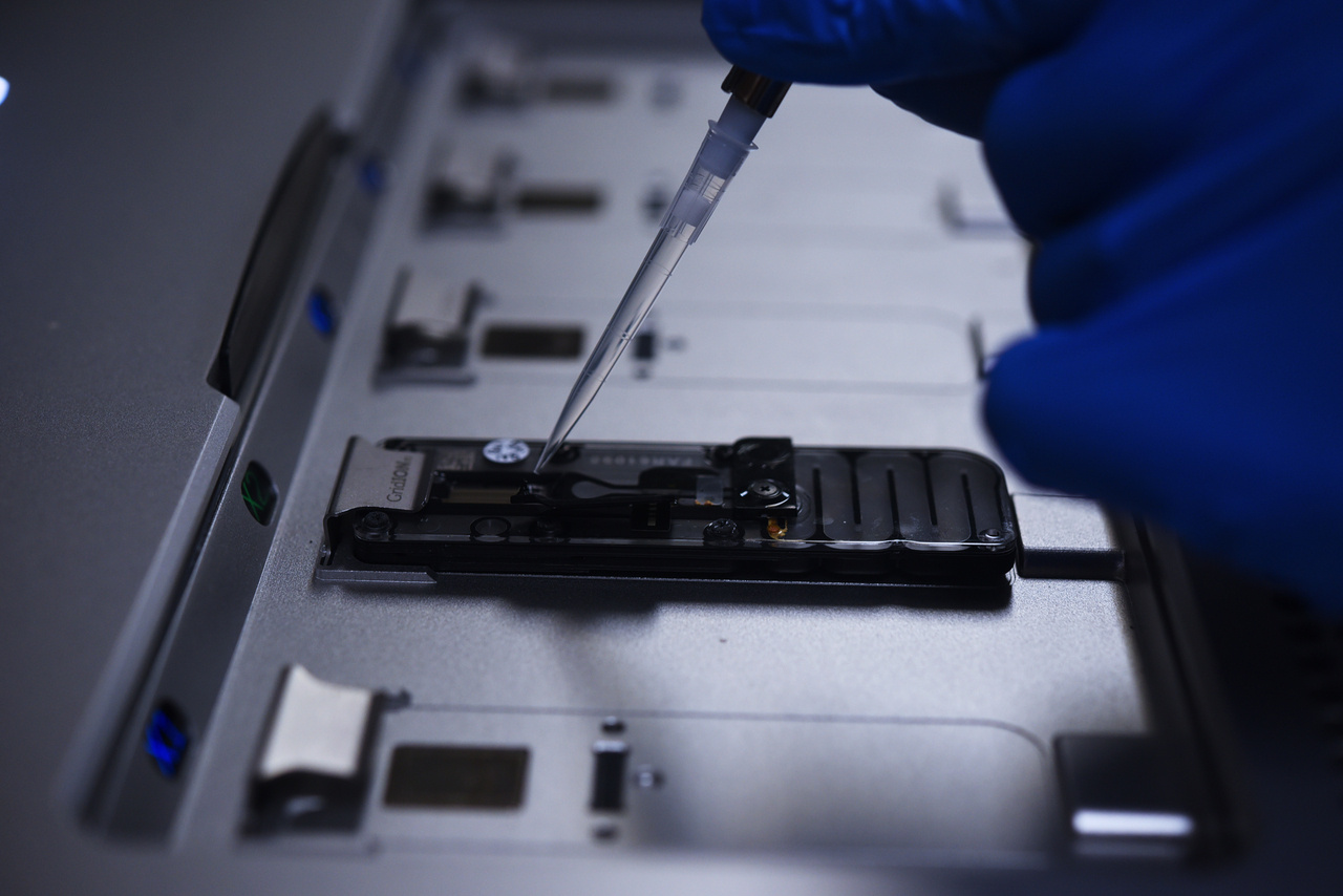 What’s in my mRNA vaccine? mRNA vaccine quality analysis using direct RNA sequencing.