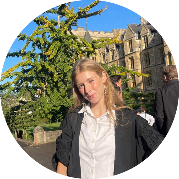 Go to the profile of Evie