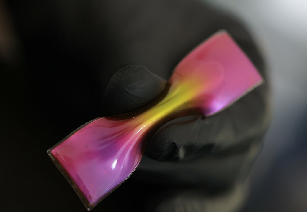 Gap-plasmonic tuneable structural colors by capillary interactions