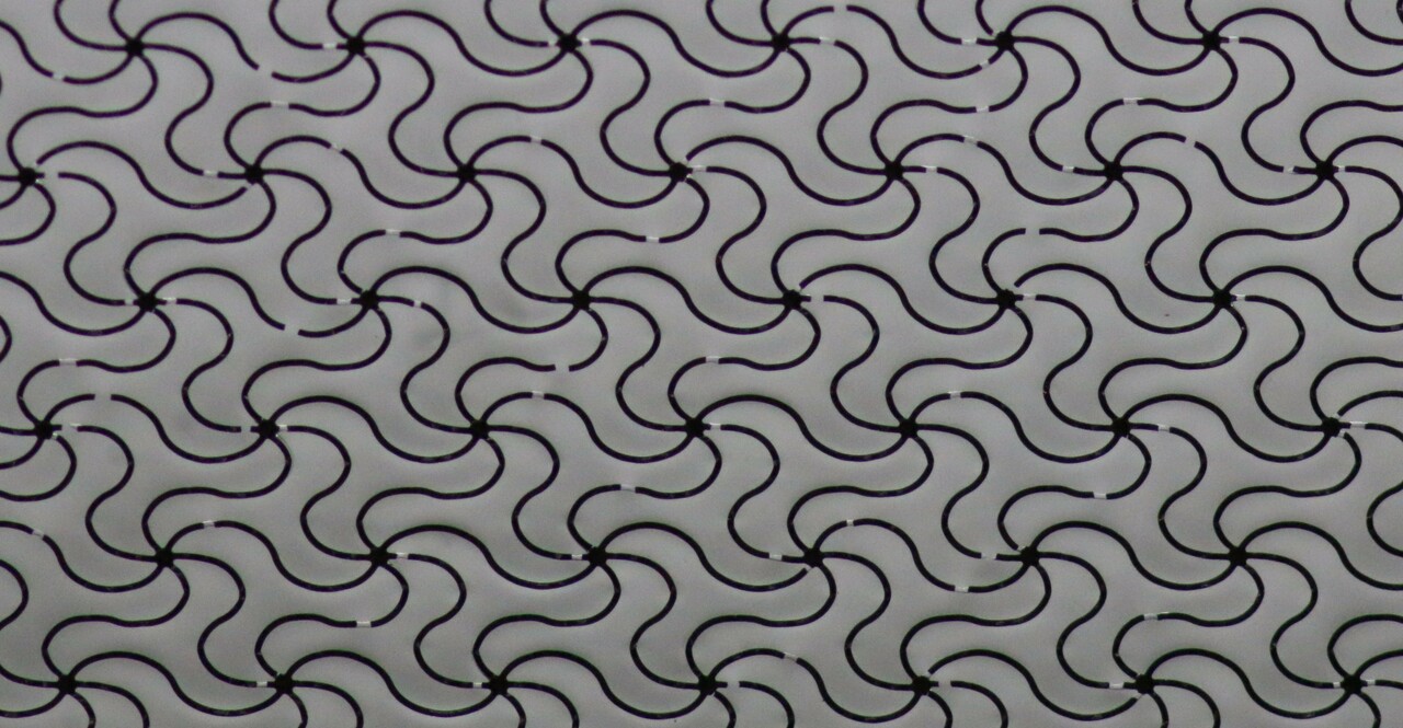 Ultrathin damage-tolerant flexible metal interconnects reinforced by in-situ graphene synthesis