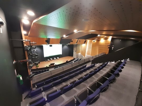 Una cátedra de estándares y prediseño: Auditorio Macondo Areandina