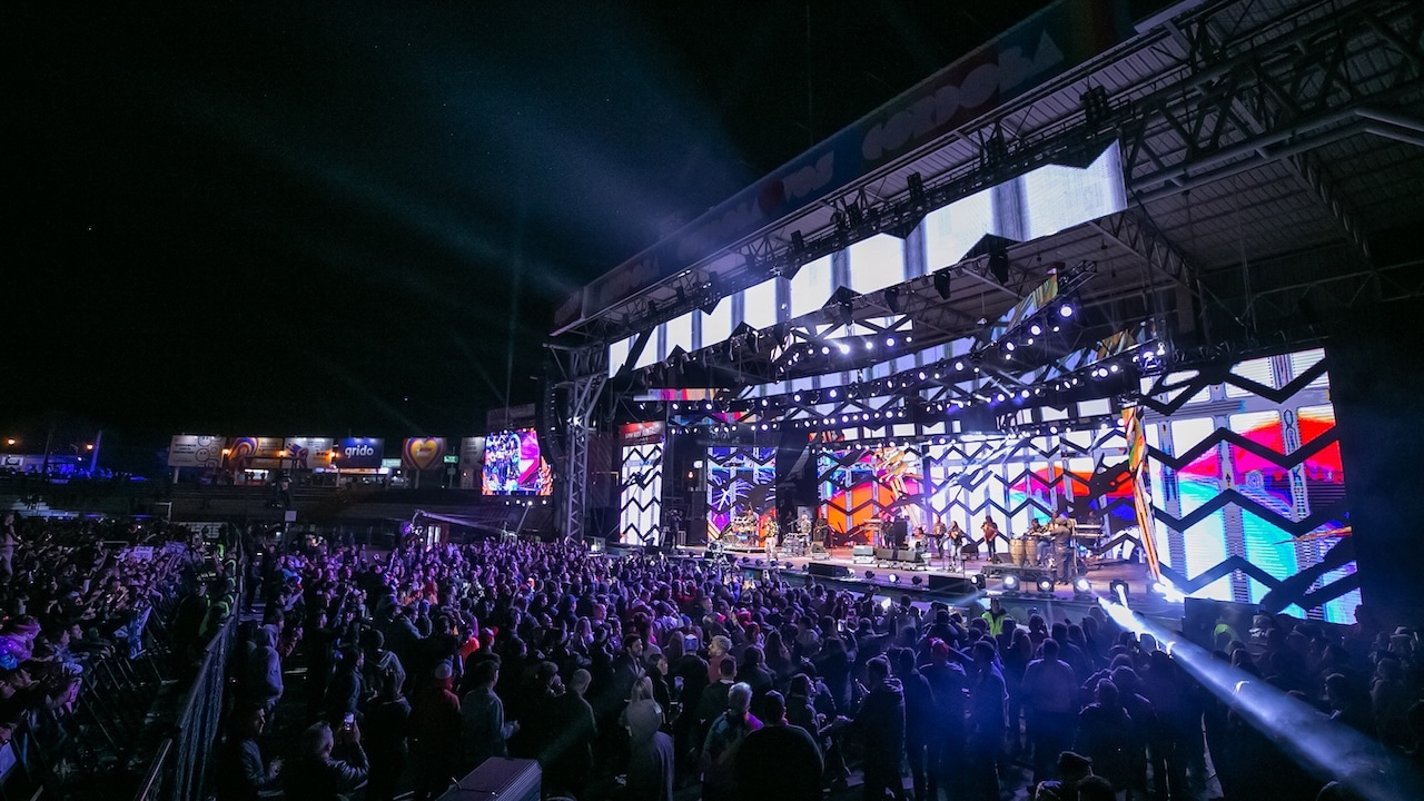 Pantallas LED: ¿fijas o móviles? Encuentra la solución ideal para tu proyecto