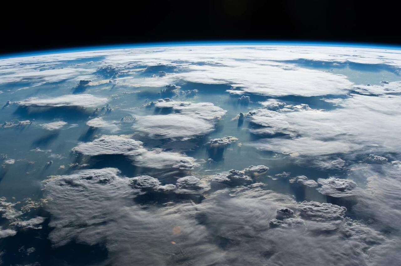 Simple equations clarify cloud climate conundrum