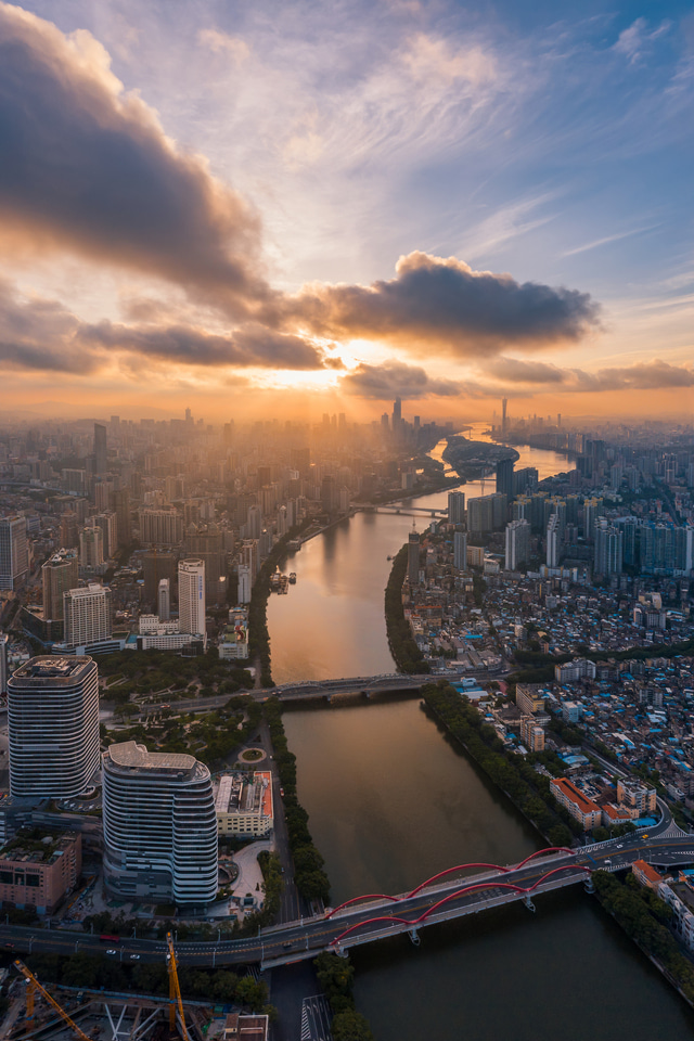 The importance of pollution controls in mitigating urban river GHG emissions and ensuring urban sustainability