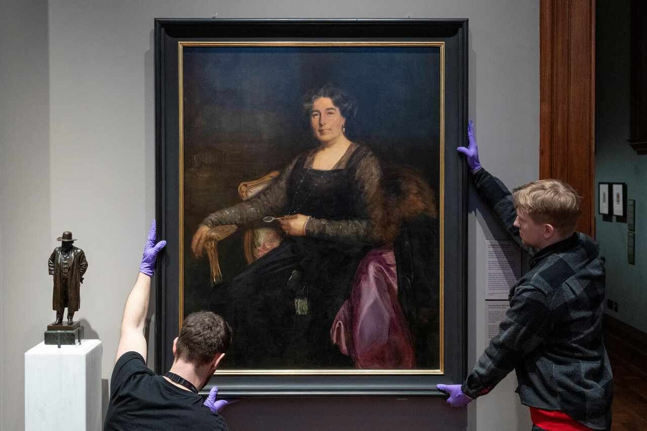 Florence Boot painting unveiled at National Portrait Gallery