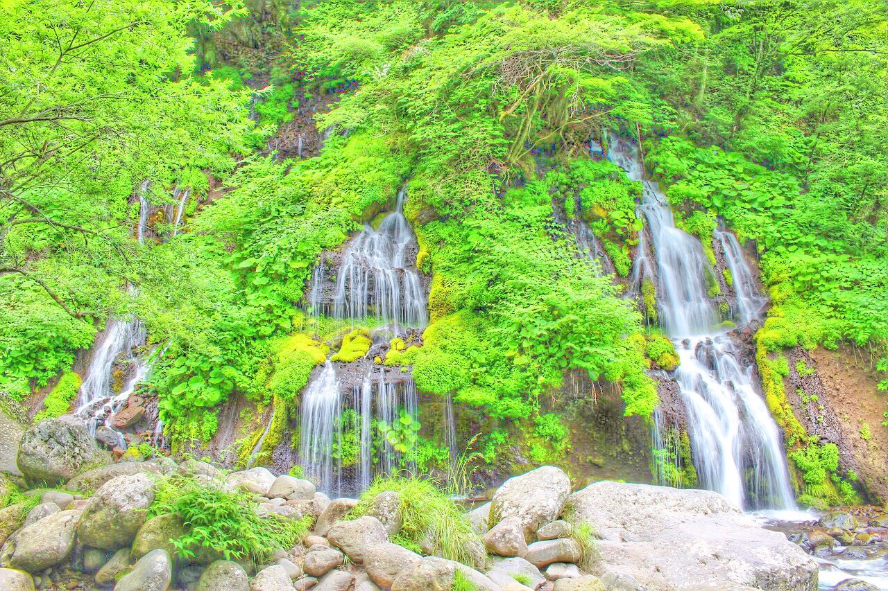 Deep underground flooding triggers earthquakes