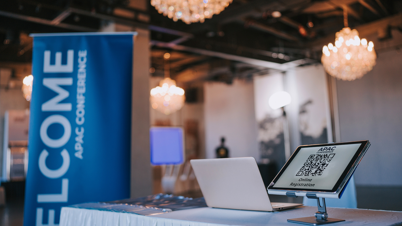 How to use QR codes in digital signage