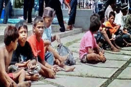 The Dramaturgy Communication of Beggars in an Indonesian Market